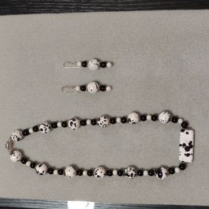 Black and white necklace and earring set
